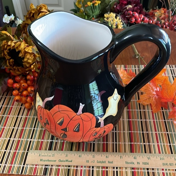 Fun Halloween Decor Pitcher With 3 Jack ‘o Lanterns and 2 Ghosts - Picture 6 of 12